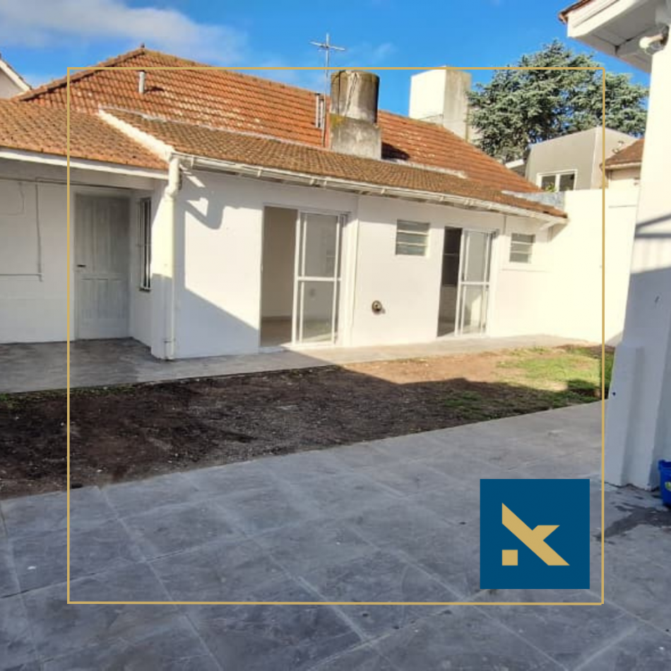 CASA RECICLADA EN VENTA - F. ACOSTA AL 5000