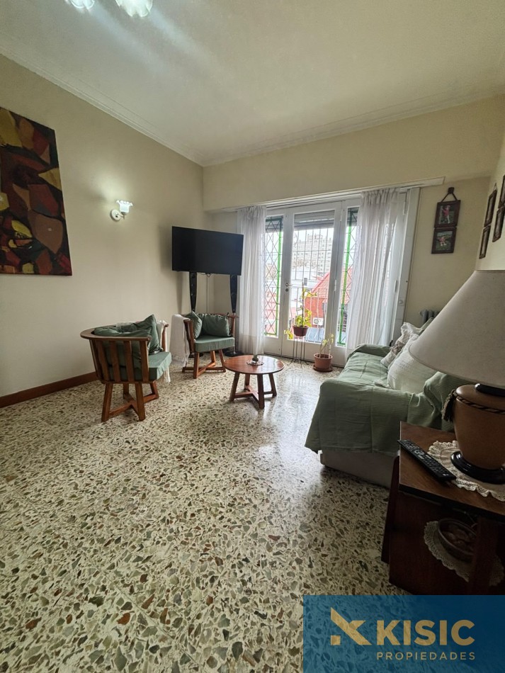 3 AMBIENTES CON DEPENDENCIA EN VENTA